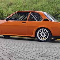 Oranje Opel Ascona B 2.5CIH met 212PK