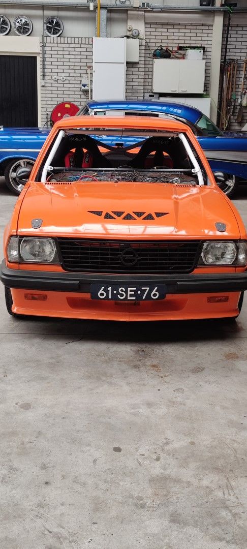 Oranje Opel Ascona B 2.5CIH met 212PK