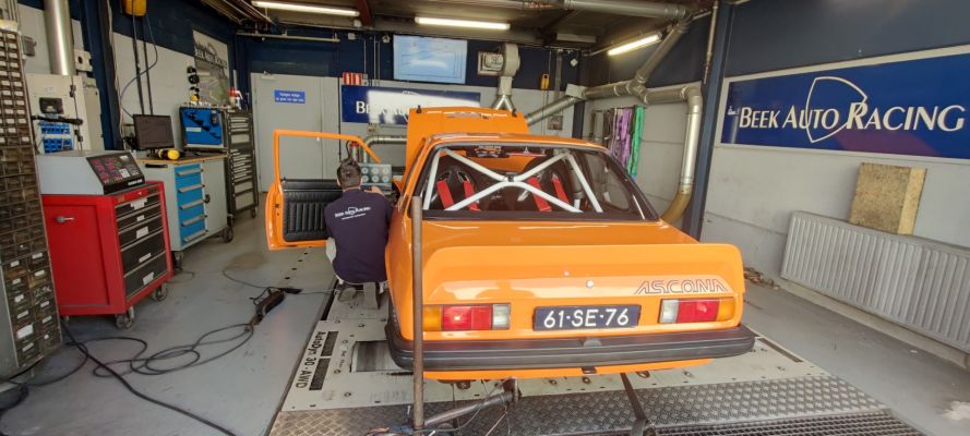 Oranje Opel Ascona B 2.5CIH met 212PK