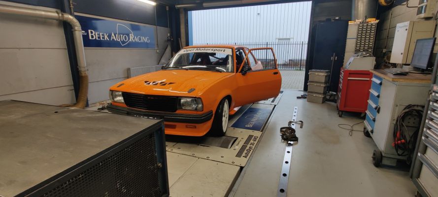 Oranje Opel Ascona B 2.5CIH met 212PK